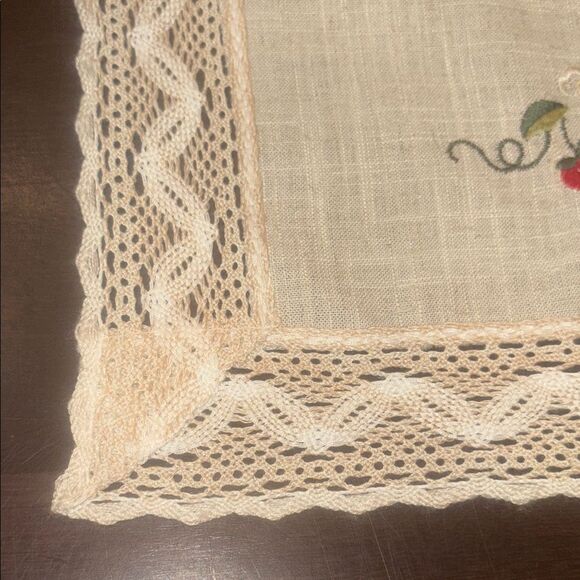 Strawberry Embroidered Lace runner - Picture 3 of 4